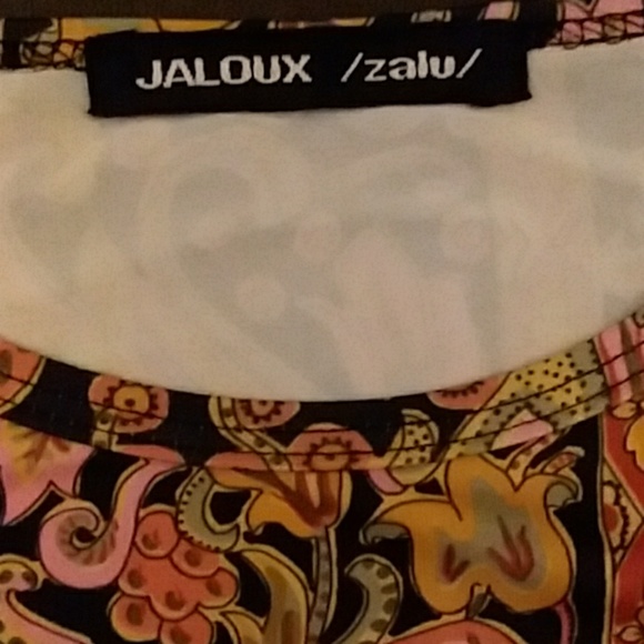 Fun and funky paisley top . - Picture 3 of 3